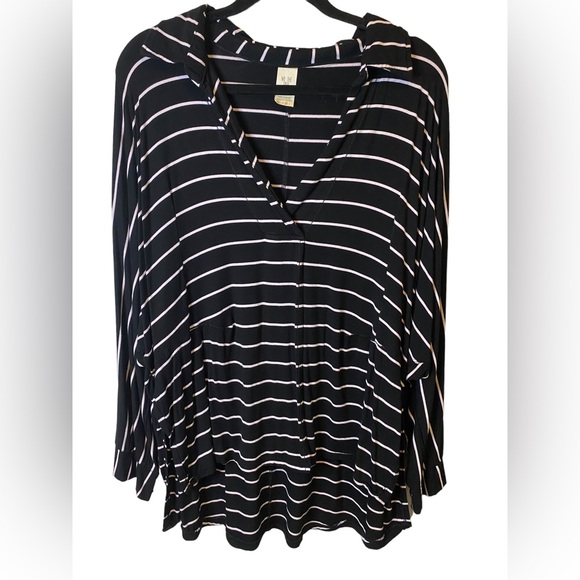 We the Free | Medium Black and White Striped Oversized Can't Fool Me Top - Picture 4 of 10